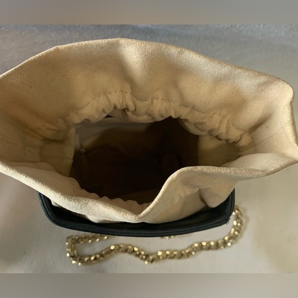 Clee Leather Drawstring  Chain Link Crossbody Bucket Bag Black Tan Womens Purse - Picture 10 of 14